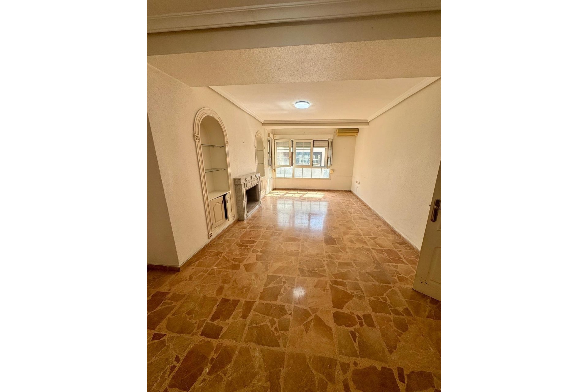 Resale - Apartment -
Torrevieja - Centro