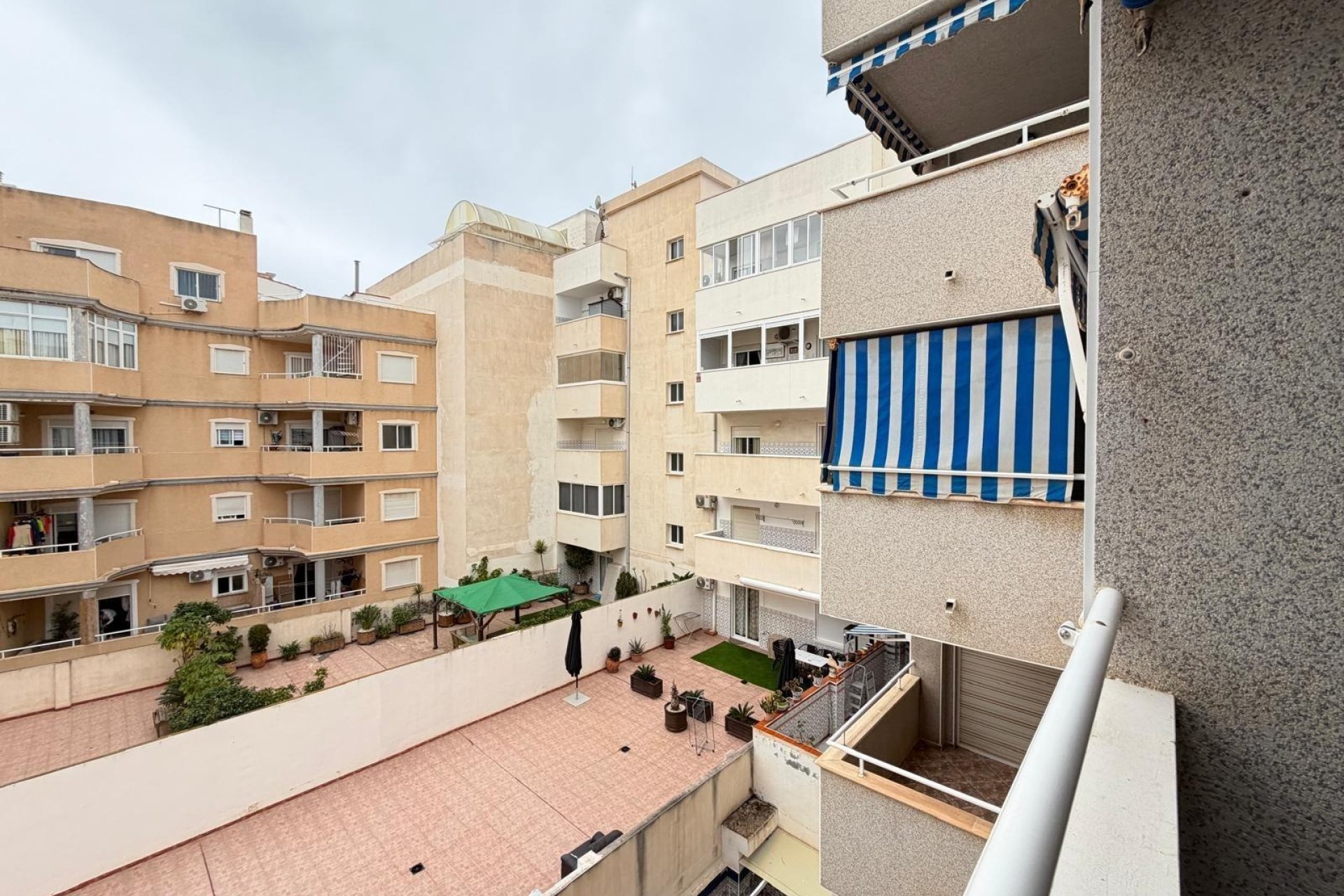Resale - Apartment -
Torrevieja - Centro