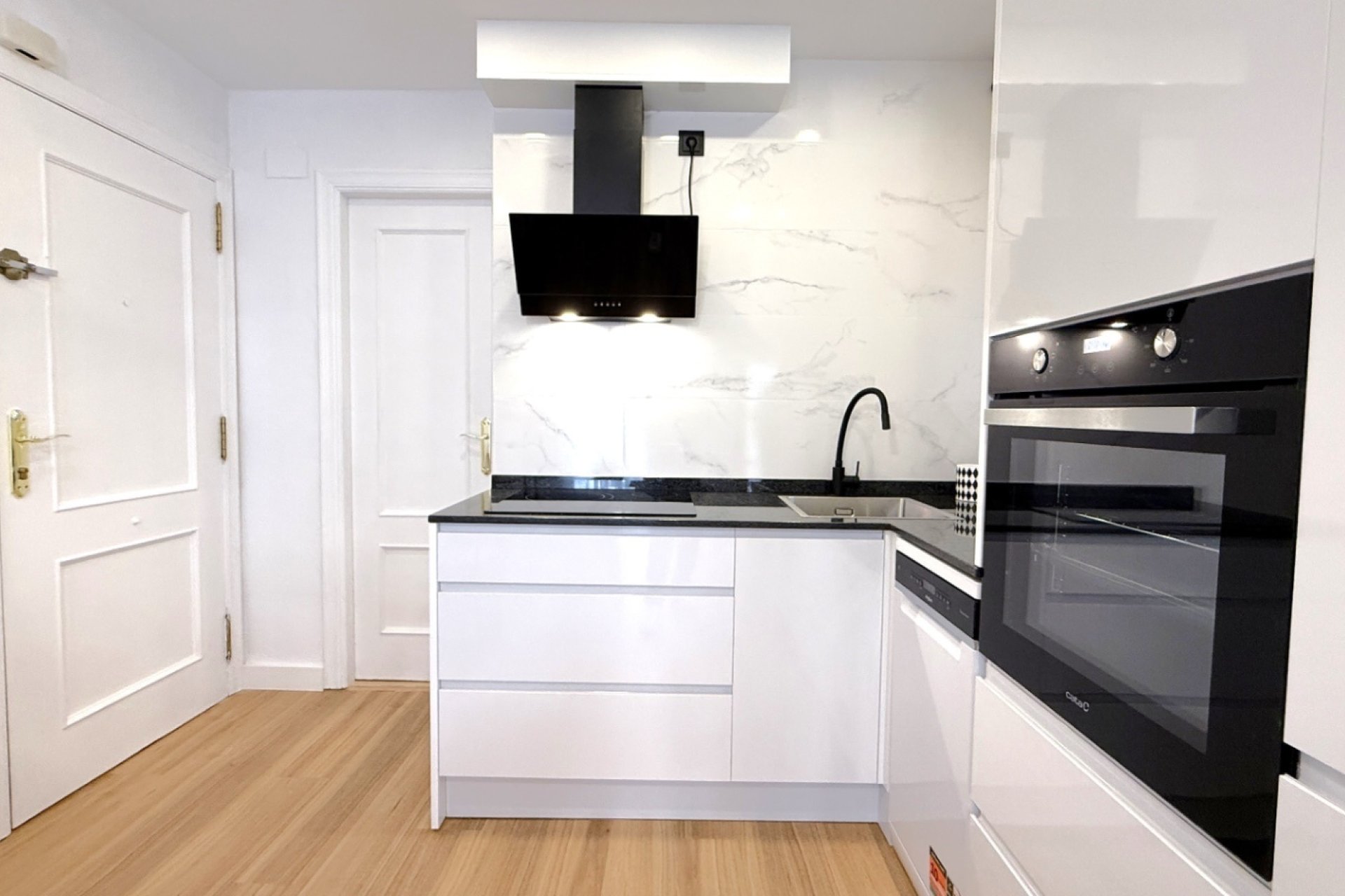 Resale - Apartment -
Torrevieja - Costa Blanca