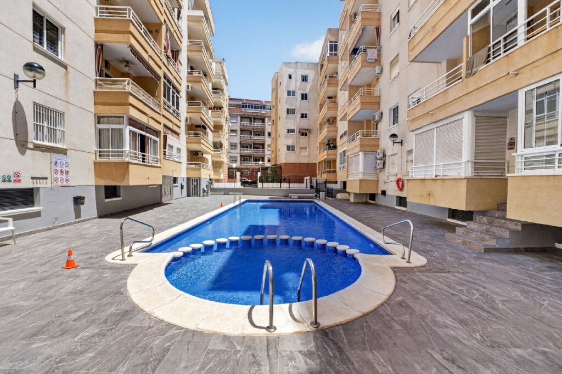 Resale - Apartment -
Torrevieja - Costa Blanca