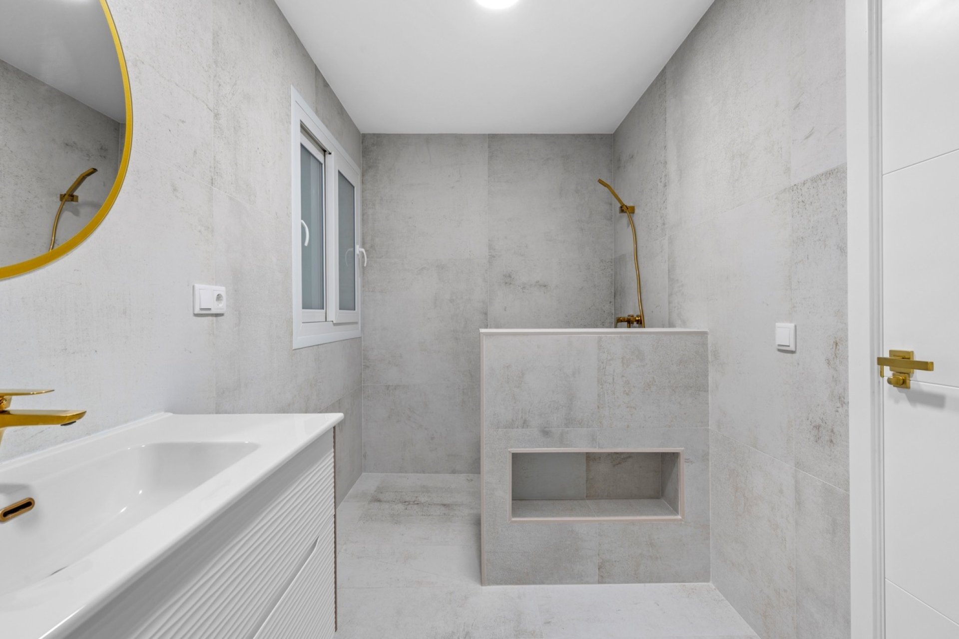 Resale - Apartment -
Torrevieja - El Acequión - Los Náufragos
