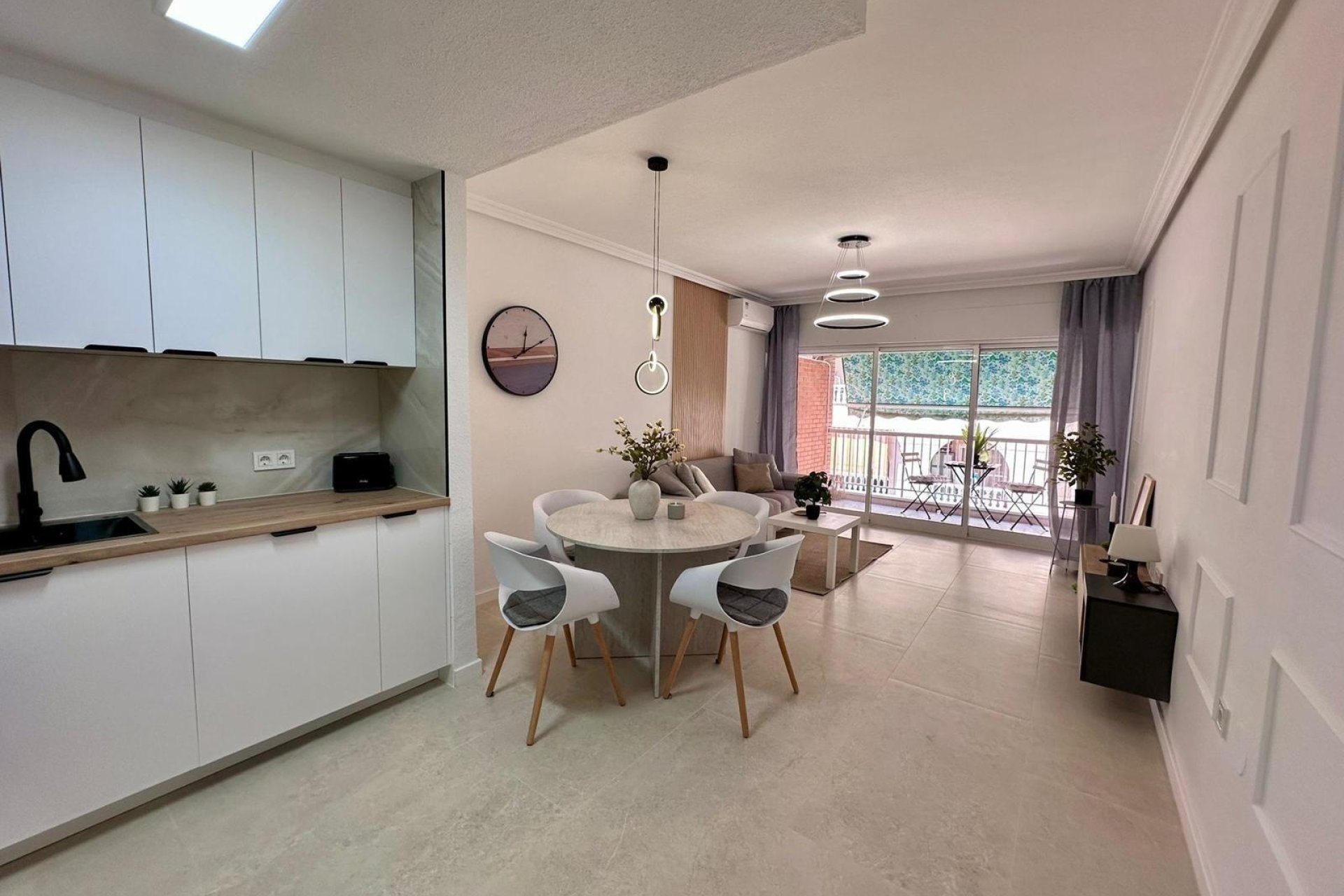Resale - Apartment -
Torrevieja - Habaneras