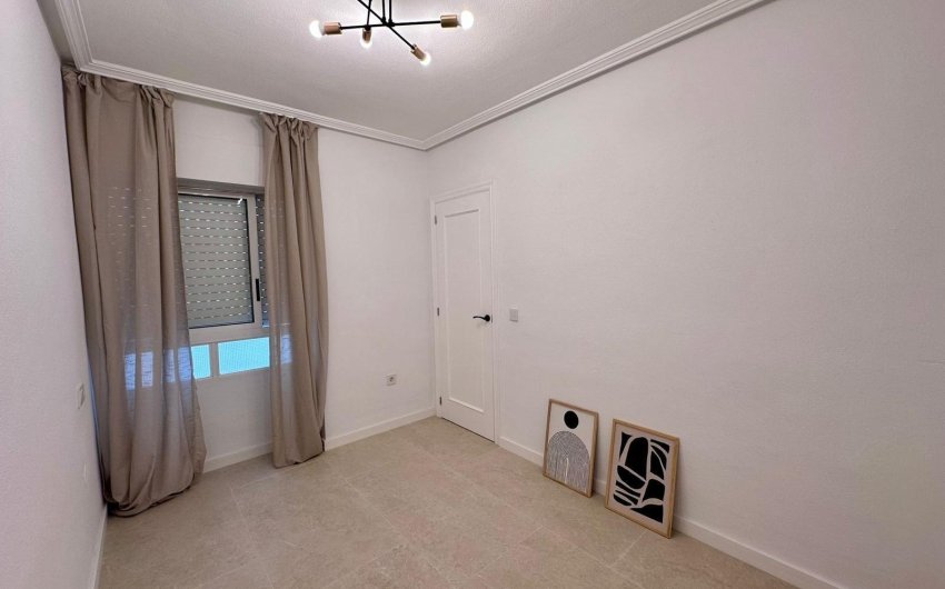 Resale - Apartment -
Torrevieja - Habaneras