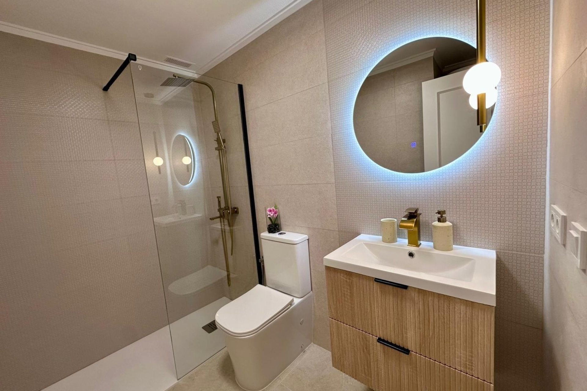 Resale - Apartment -
Torrevieja - Habaneras