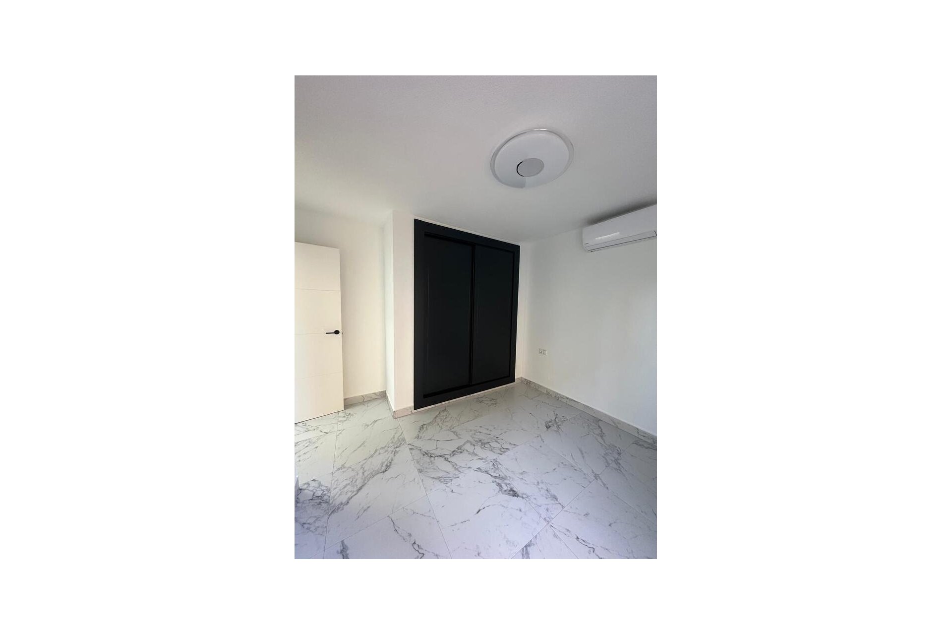 Resale - Apartment -
Torrevieja - La Veleta