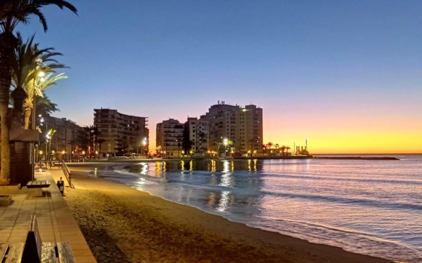 Resale - Apartment -
Torrevieja - Paseo Maritimo