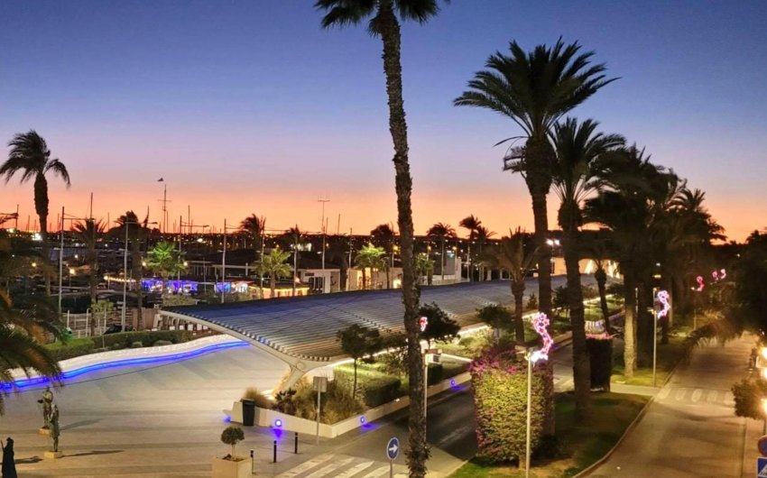 Resale - Apartment -
Torrevieja - Paseo Maritimo