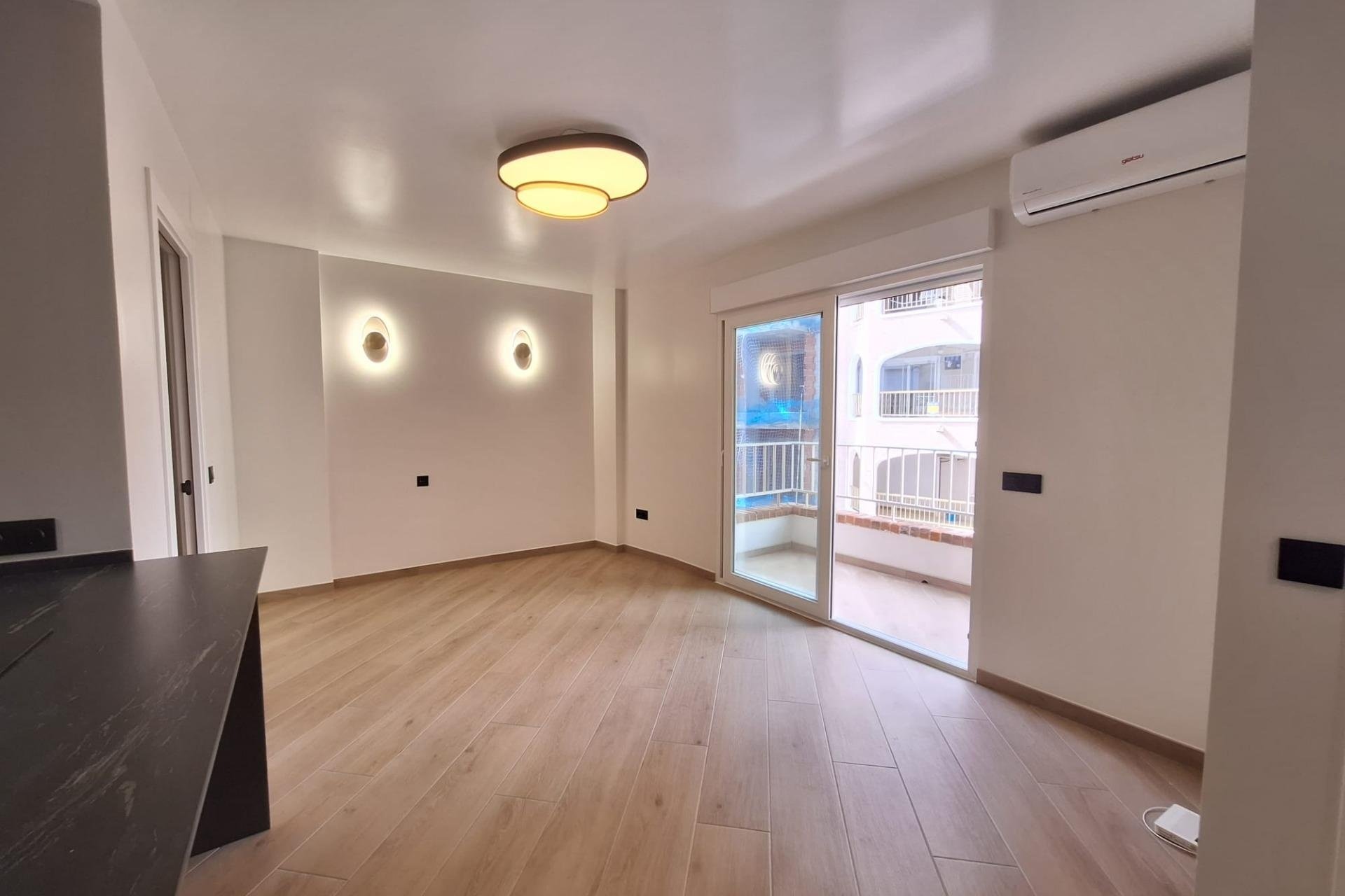 Resale - Apartment -
Torrevieja - Playa de los Locos