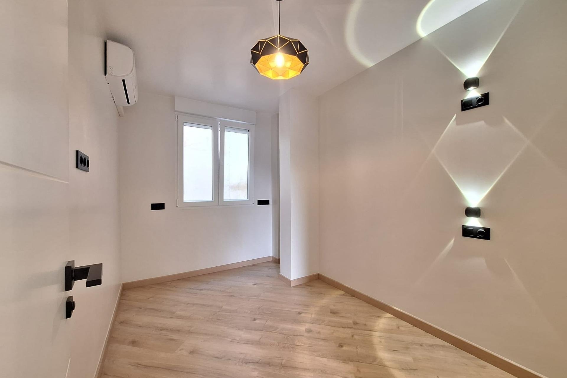 Resale - Apartment -
Torrevieja - Playa de los Locos