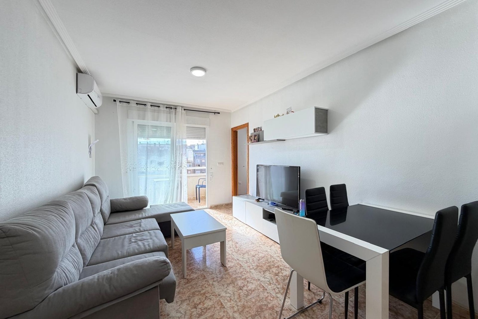 Resale - Apartment -
Torrevieja - Playa del Cura