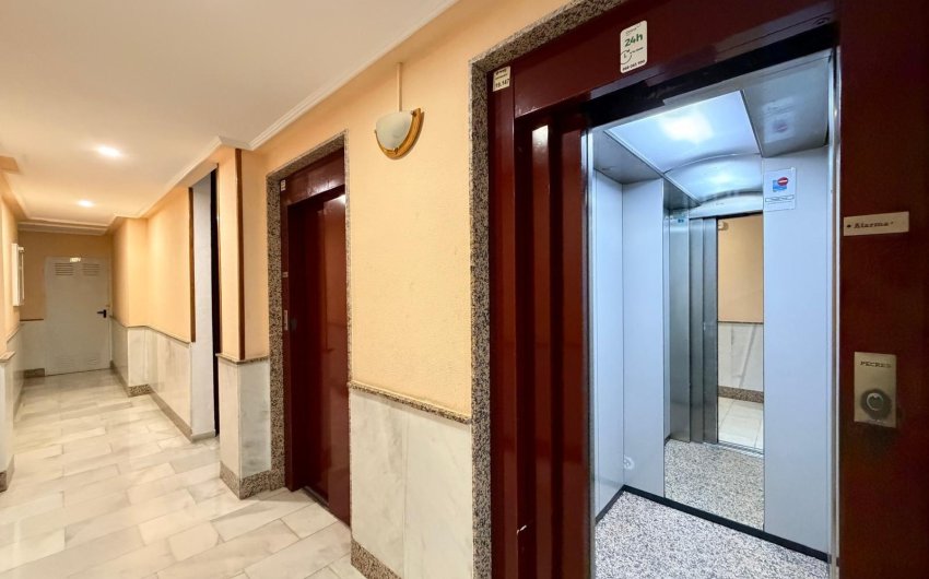 Resale - Apartment -
Torrevieja - Playa del Cura