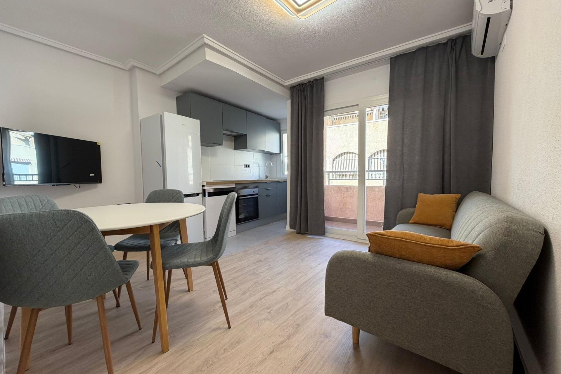 Resale - Apartment -
Torrevieja - Playa del Cura