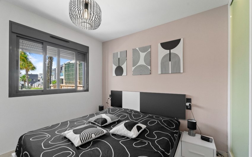 Resale - Apartment -
Torrevieja - Punta Prima
