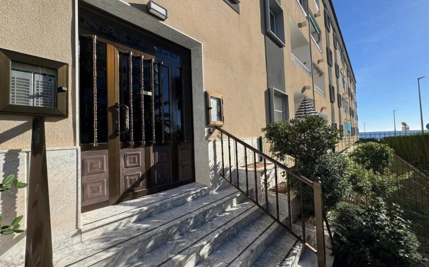 Resale - Apartment -
Torrevieja - Punta Prima