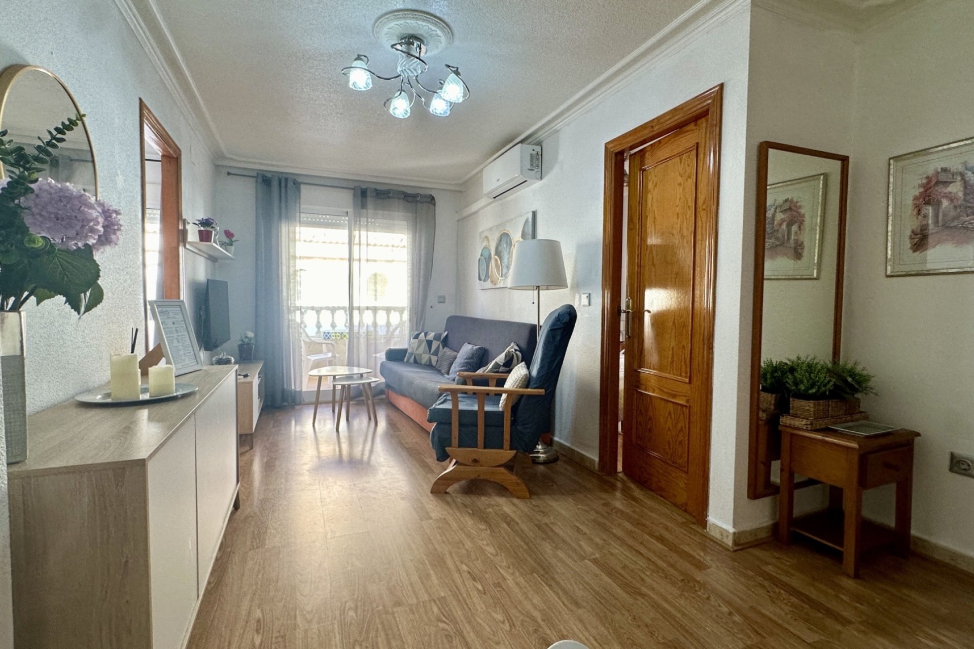 Resale - Apartment -
Torrevieja