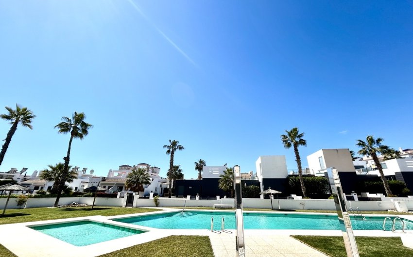 Resale - Apartment -
Villamartin - Costa Blanca