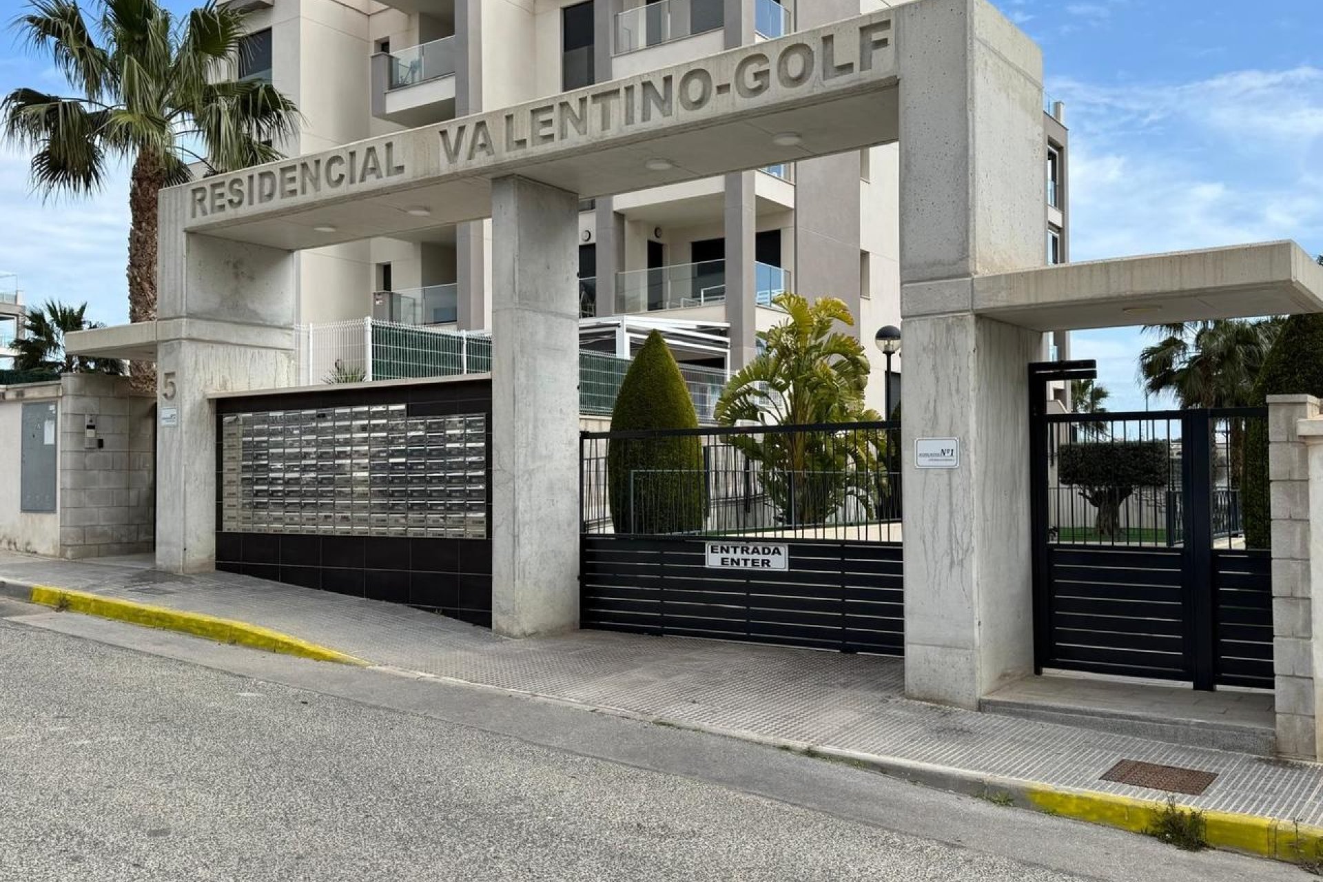 Resale - Apartment -
Villamartin - Costa Blanca