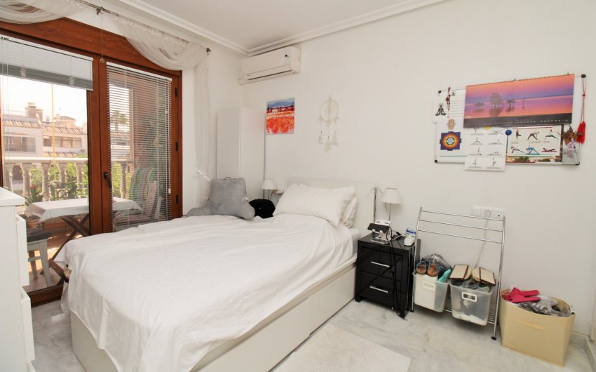 Resale - Apartment -
Villamartín - PAU 8