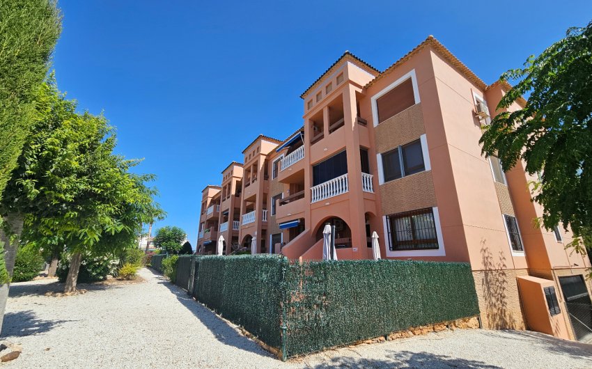 Resale - Apartment -
Villamartín - PAU 8