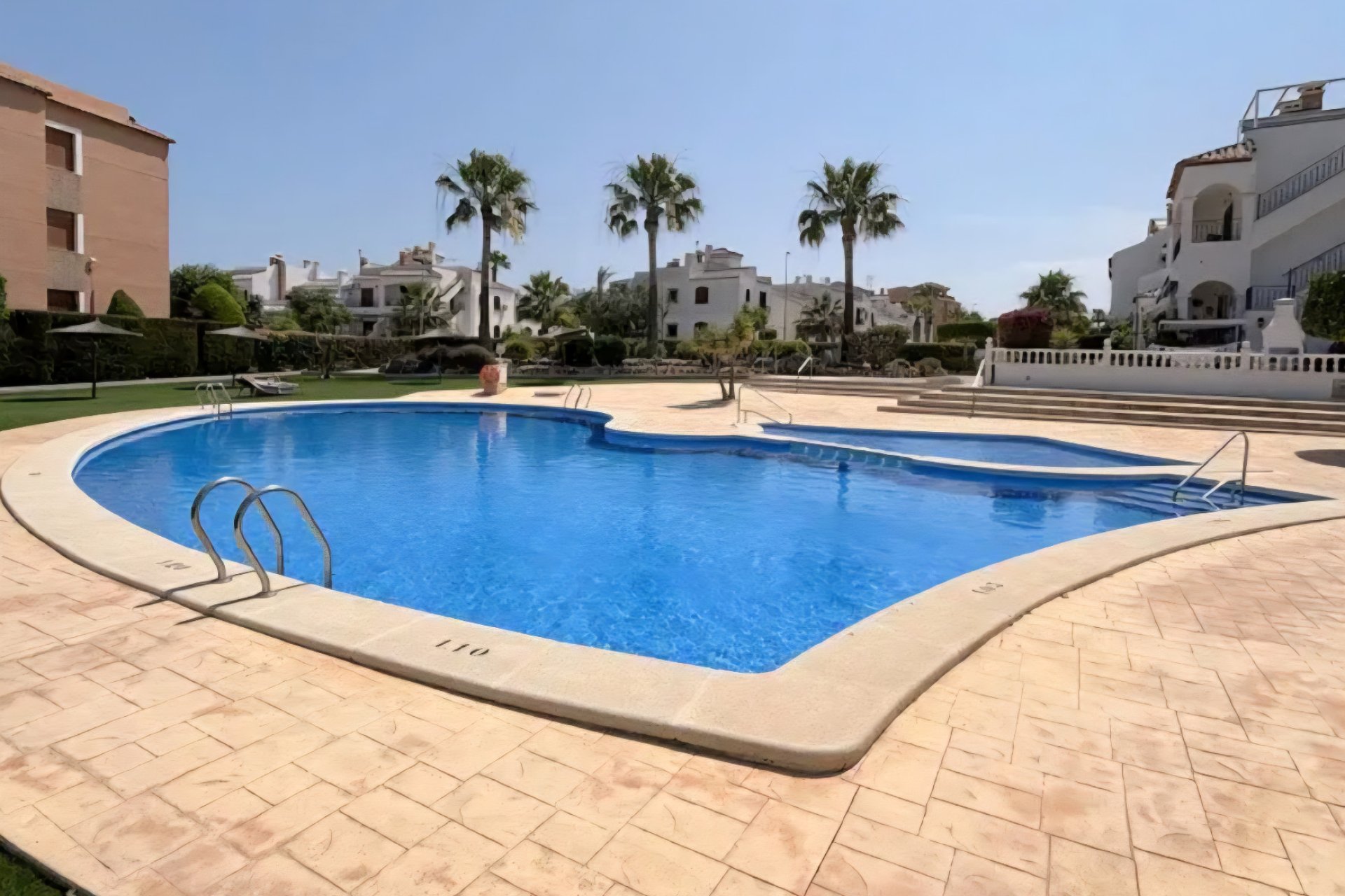 Resale - Apartment -
Villamartín - PAU 8