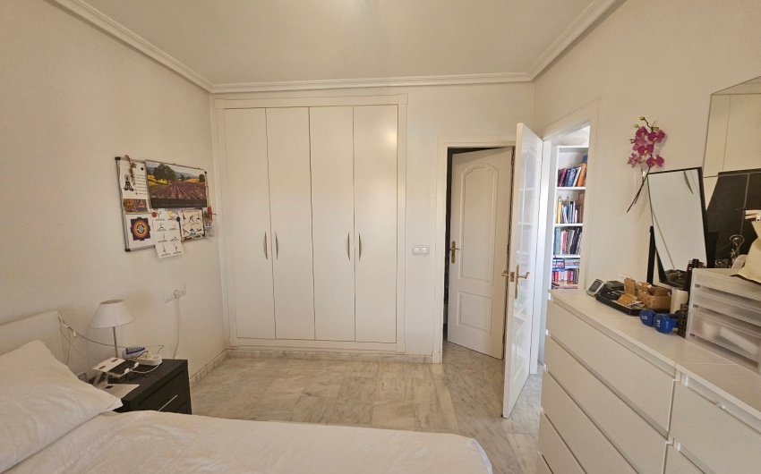 Resale - Apartment -
Villamartín - PAU 8