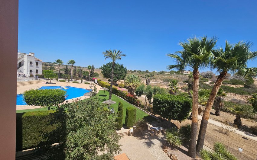 Resale - Apartment -
Villamartín - PAU 8