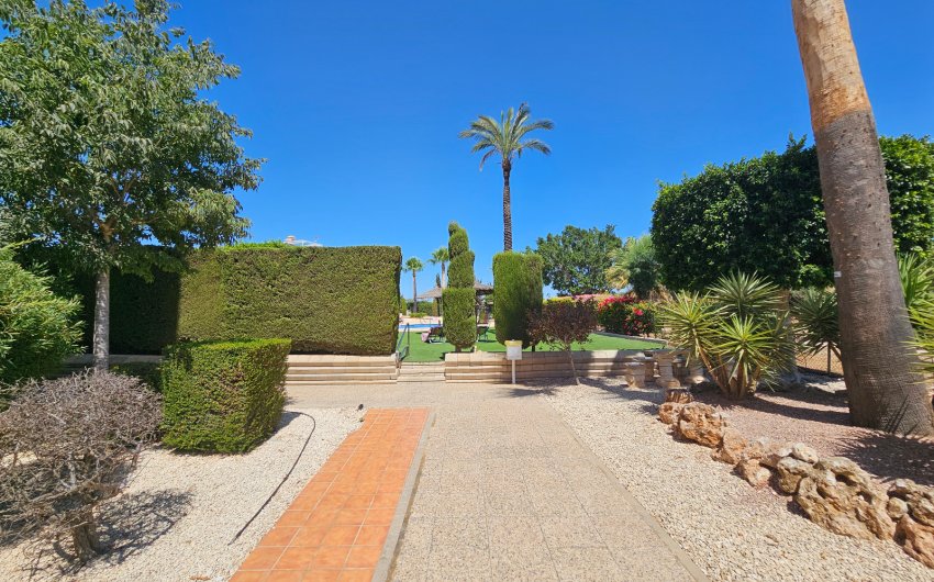 Resale - Apartment -
Villamartín - PAU 8