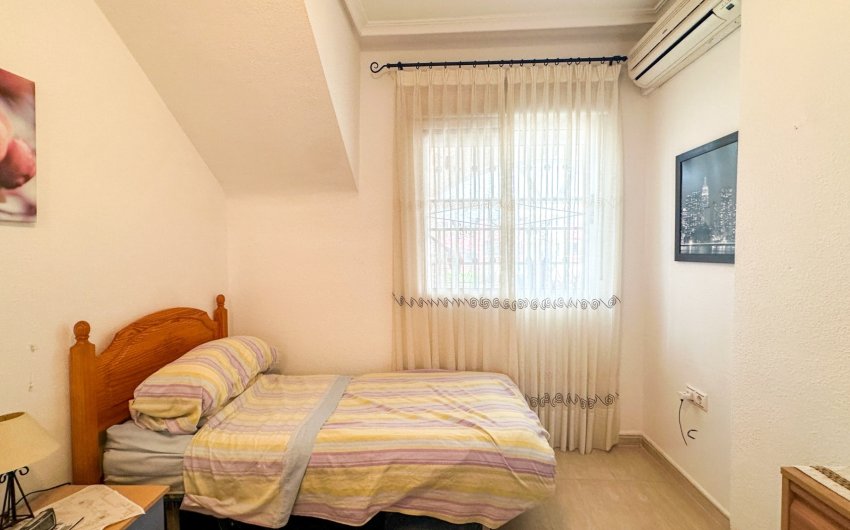 Resale - Bungalow -
Orihuela Costa - Costa Blanca