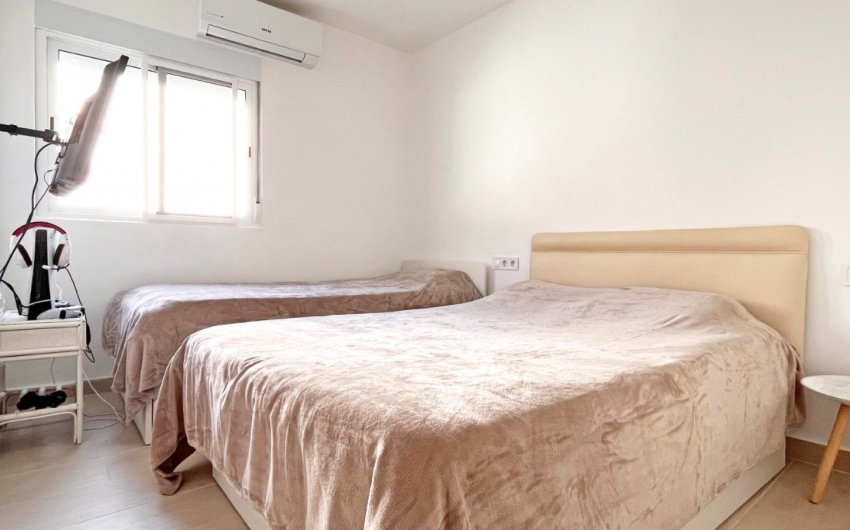 Resale - Bungalow -
Orihuela Costa - Costa Blanca