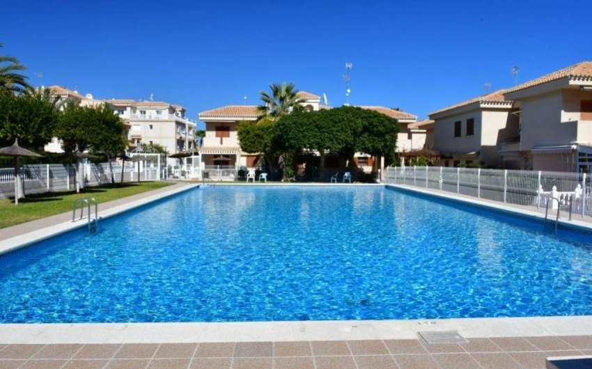 Resale - Bungalow -
Orihuela Costa - La Zenia