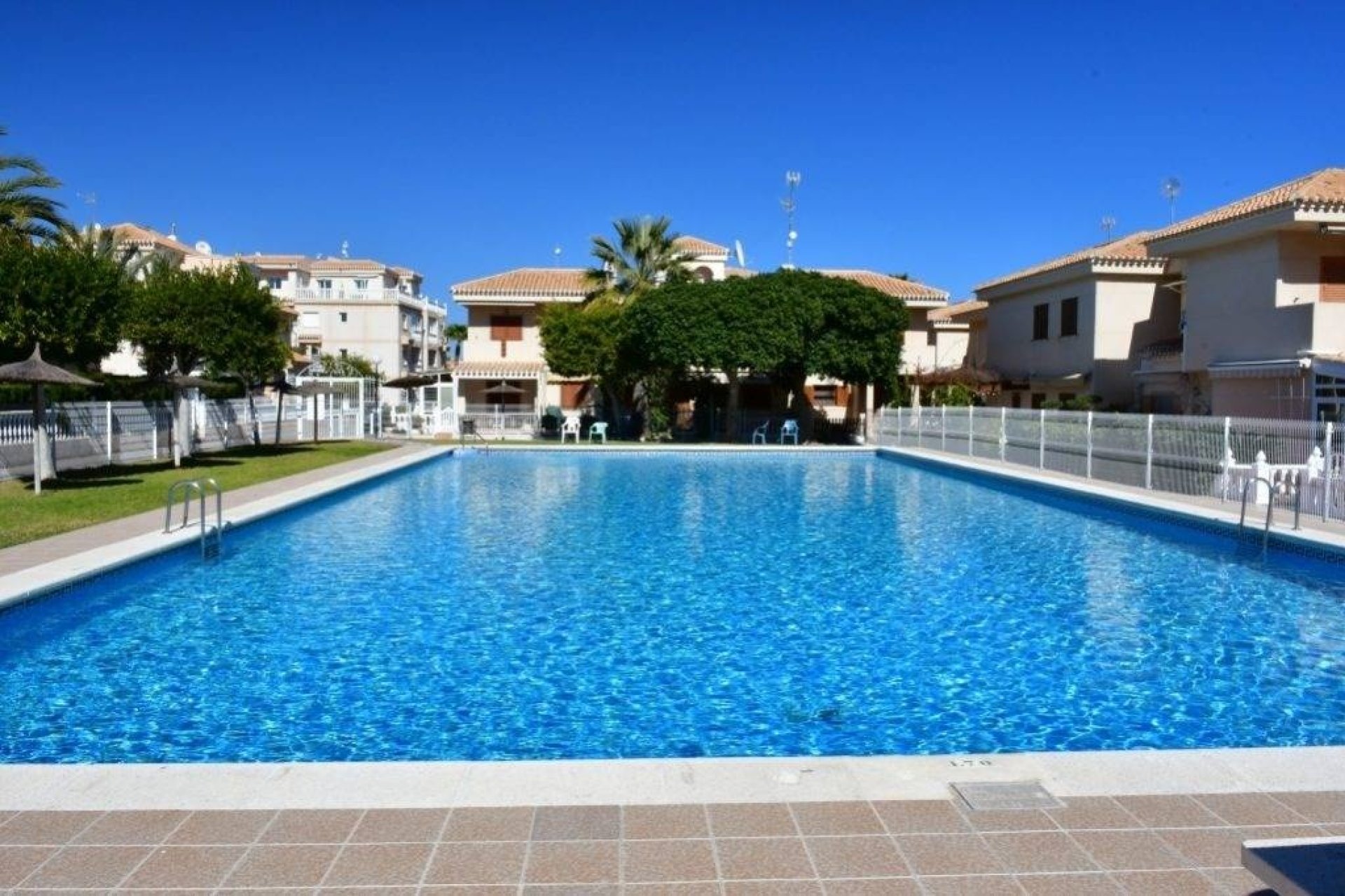 Resale - Bungalow -
Orihuela Costa - La Zenia