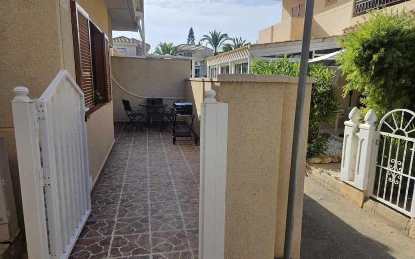 Resale - Bungalow -
Orihuela Costa - La Zenia