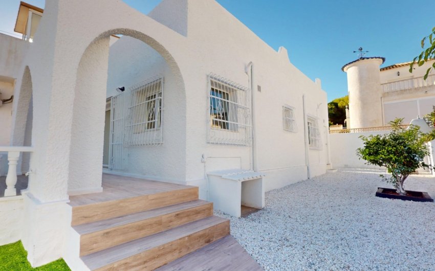 Resale - Bungalow -
Orihuela Costa - Las Filipinas