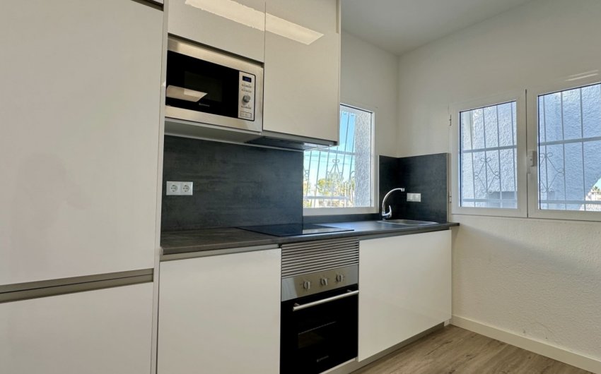 Resale - Bungalow -
Orihuela Costa - Las Filipinas