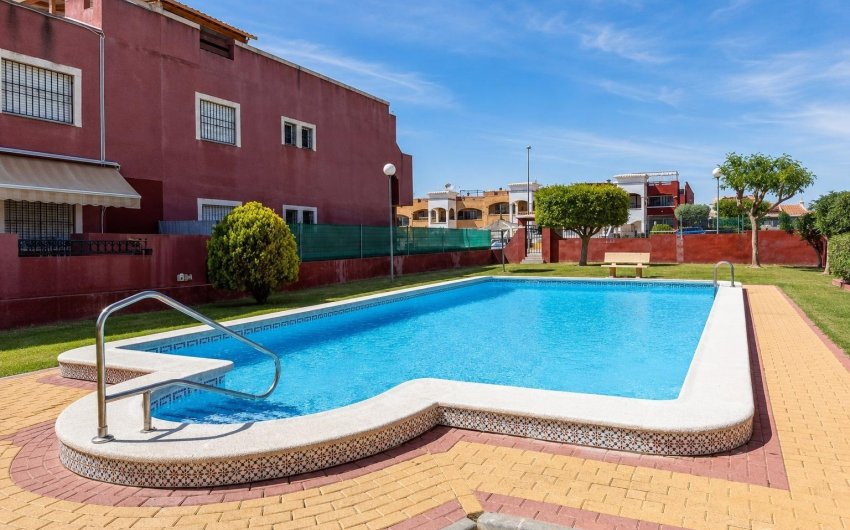 Resale - Bungalow -
Orihuela Costa - Los Altos