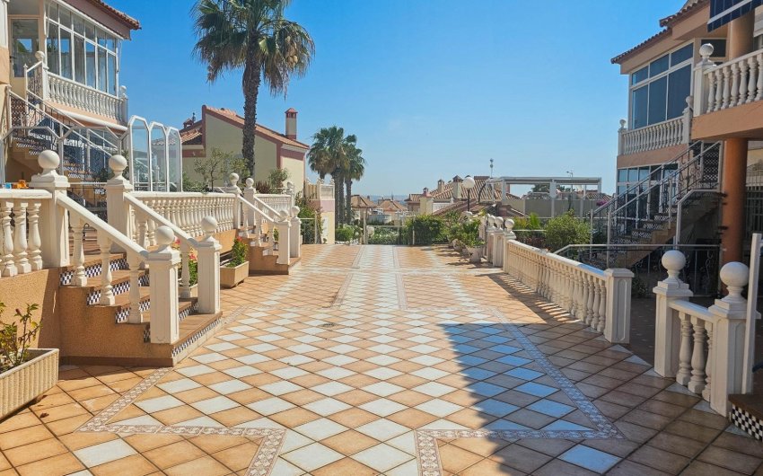 Resale - Bungalow -
Orihuela Costa - Los Altos