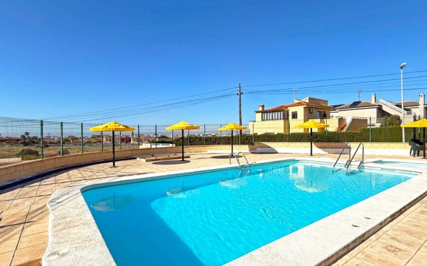 Resale - Bungalow -
Torrevieja - Costa Blanca
