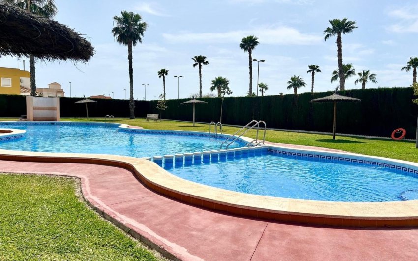 Resale - Bungalow -
Torrevieja - El Limonar