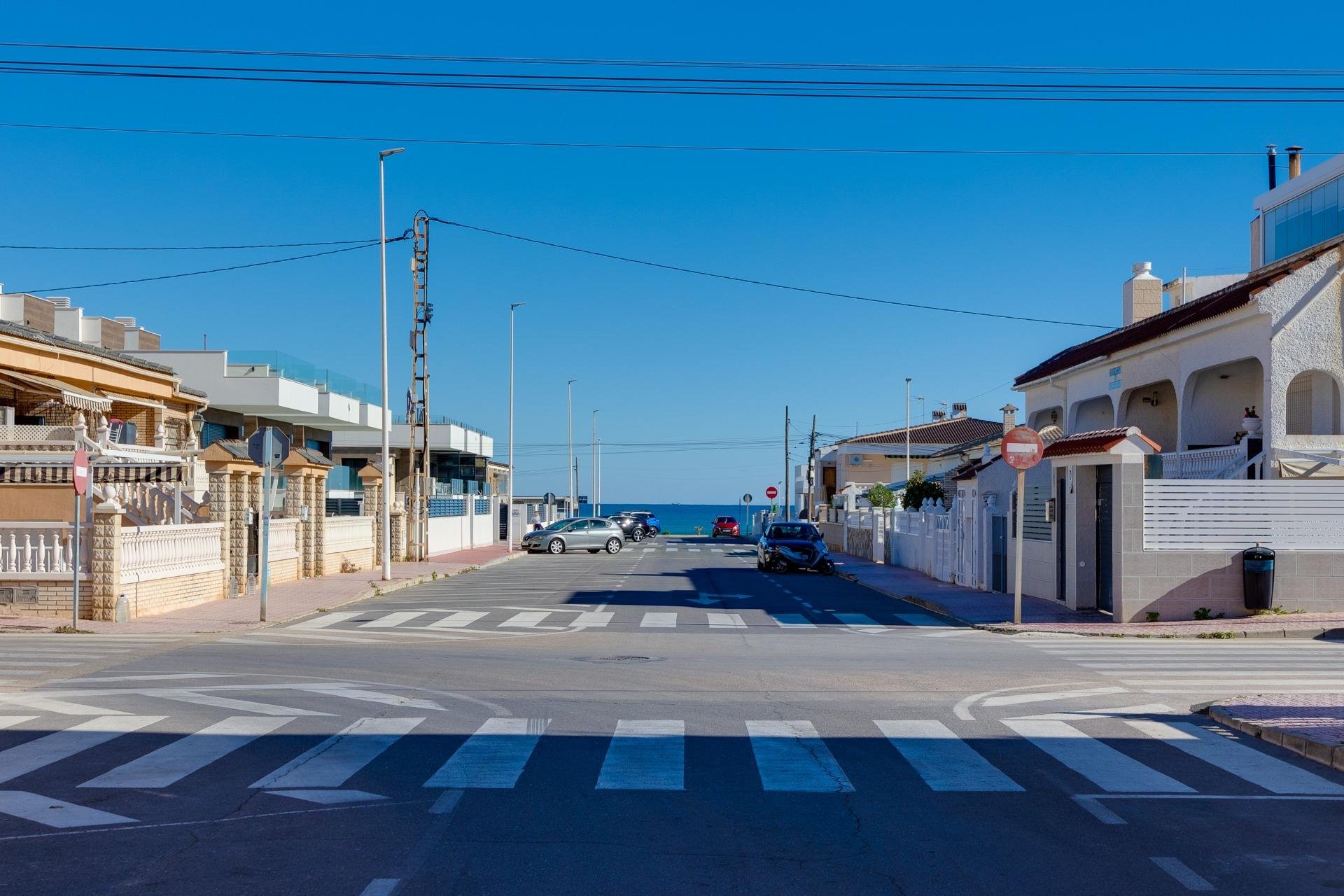 Resale - Bungalow -
Torrevieja - La Mata