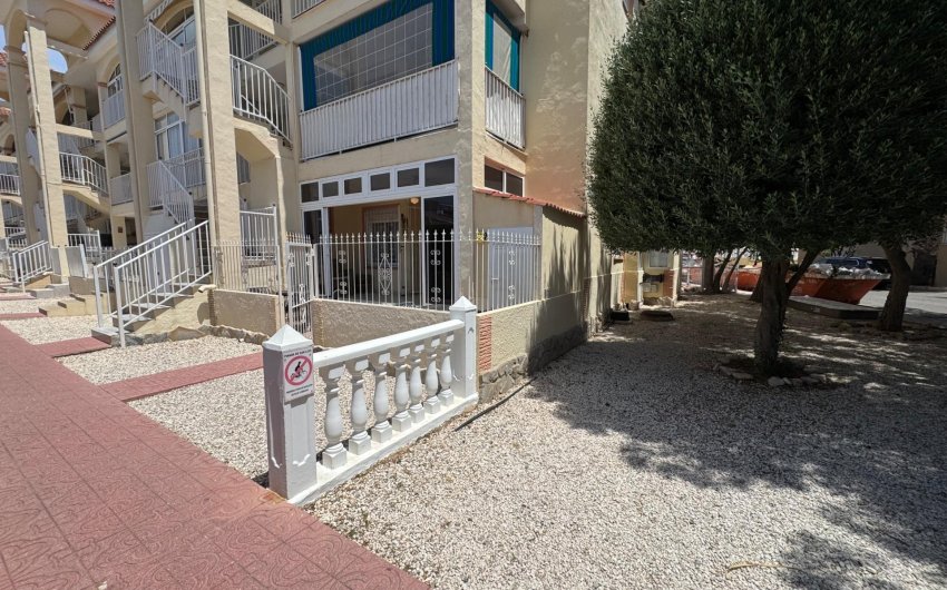 Resale - Bungalow -
Torrevieja - La Siesta - El Salado - Torreta