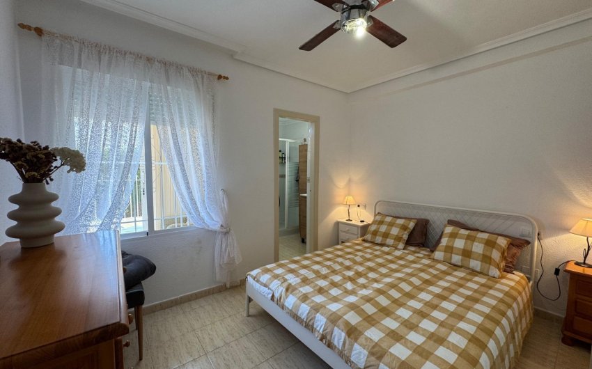 Resale - Bungalow -
Torrevieja - La Siesta - El Salado - Torreta
