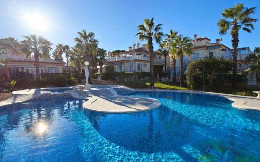 Resale - Bungalow -
Torrevieja - Los Balcones - Los Altos del Edén