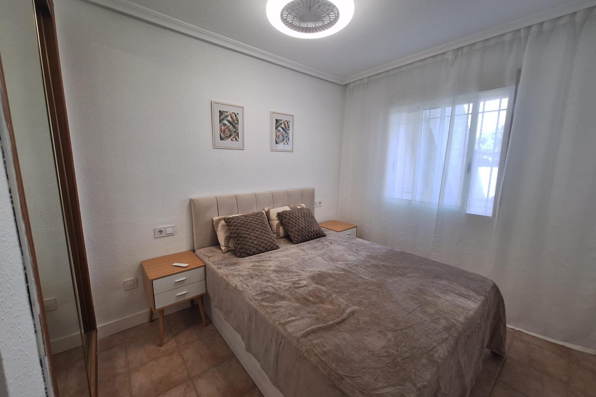 Resale - Bungalow -
Torrevieja - Sector 25