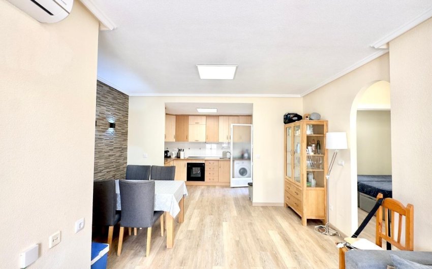 Resale - Bungalow -
Torrevieja - Torreblanca