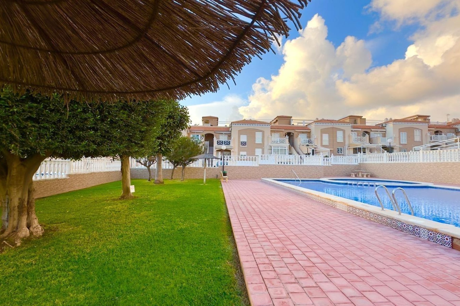 Resale - Bungalow -
Torrevieja - Torreblanca