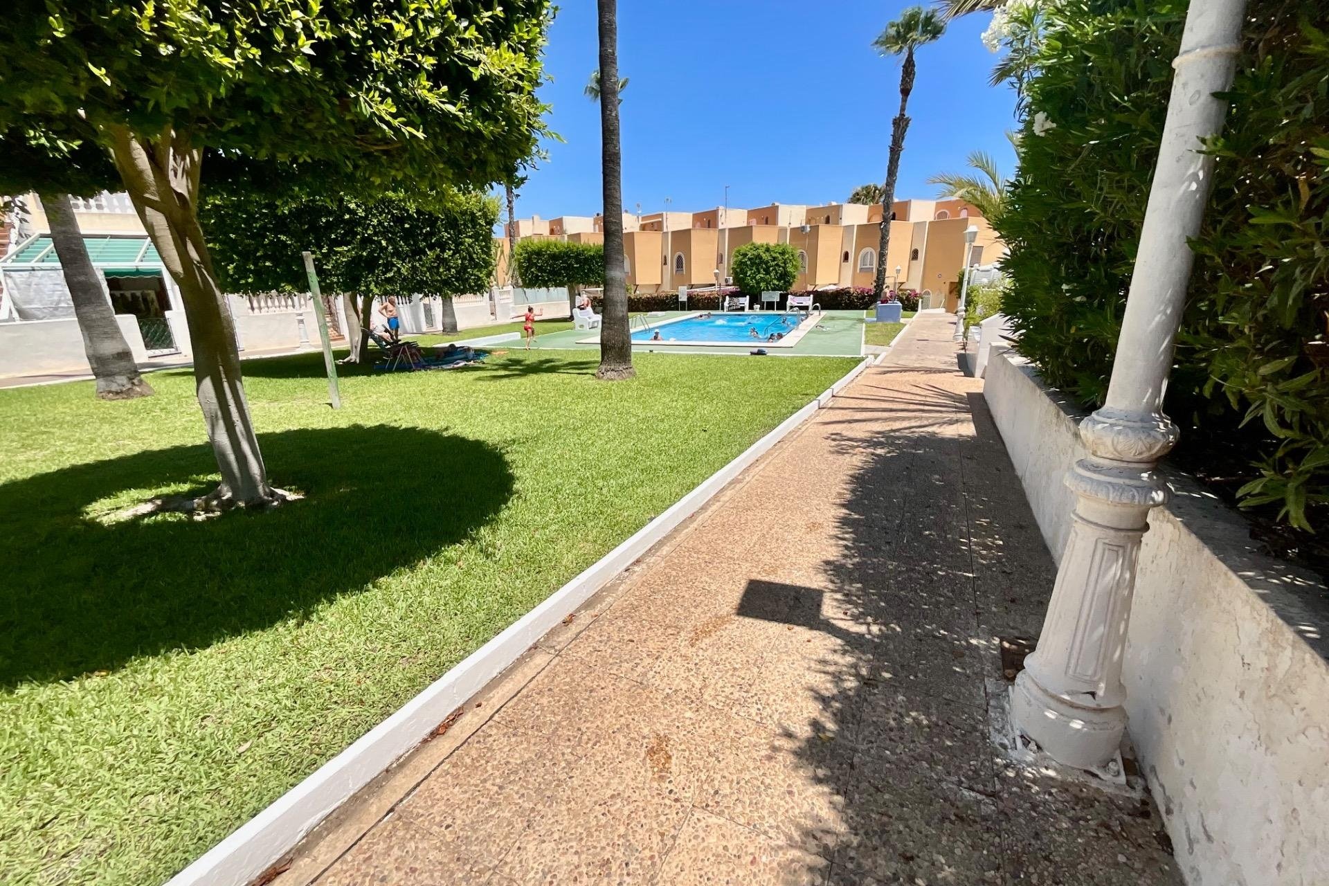 Resale - Bungalow -
Torrevieja - Torreblanca