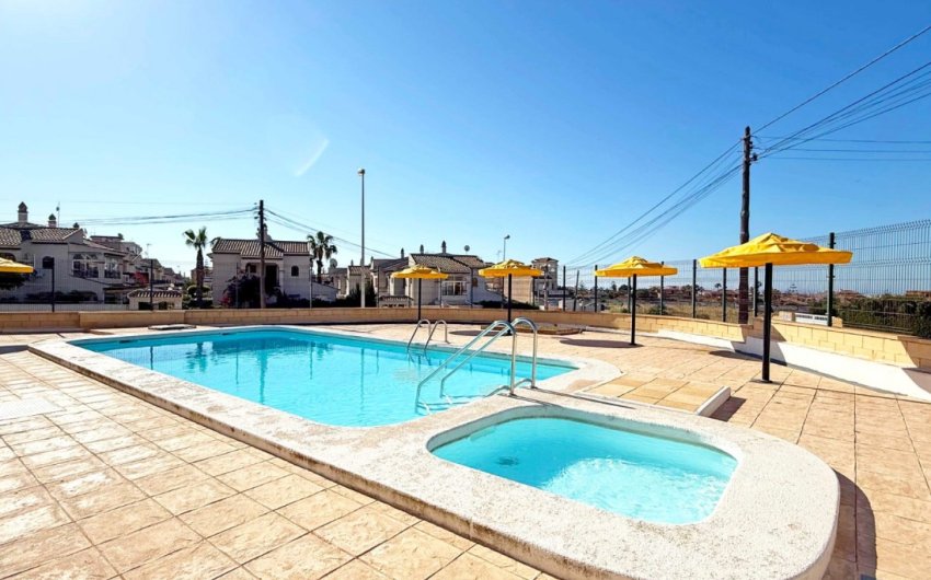 Resale - Bungalow -
Torrevieja - Torrelamata - La Mata
