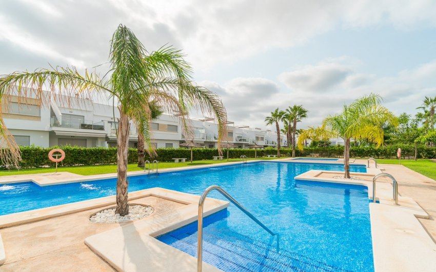 Resale - Bungalow -
Vistabella Golf Entre Naranjos - Inland