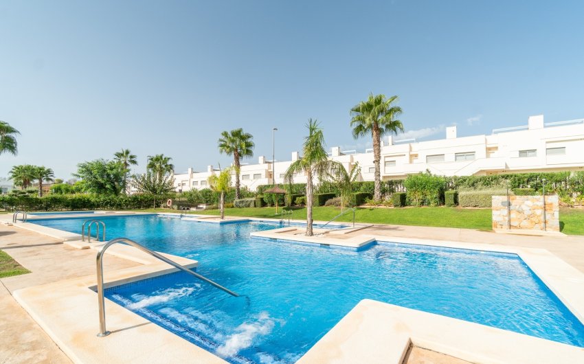 Resale - Bungalow -
Vistabella Golf Entre Naranjos - Inland