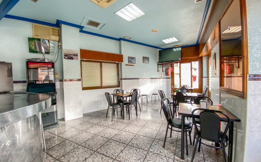 Resale - Commercial -
Aguilas - Center